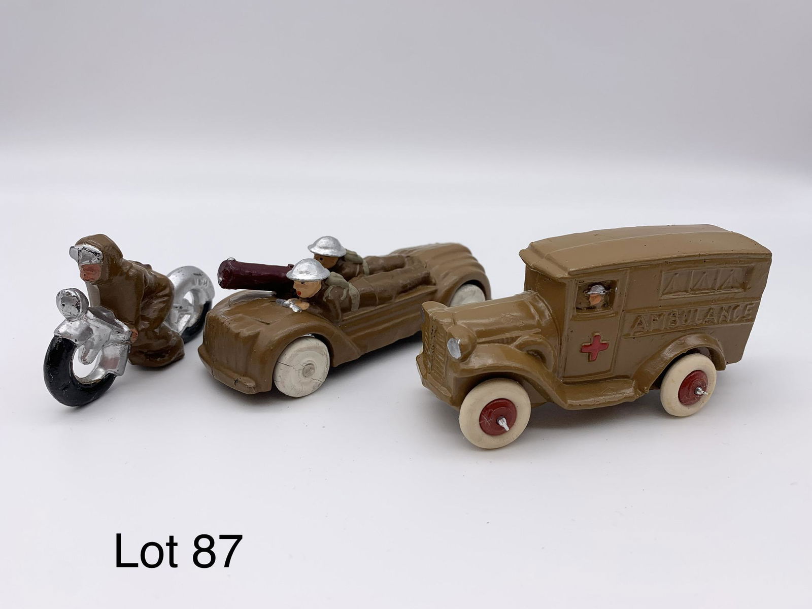 Vintage Barclay Manoil Soldier Toys With Automobiles (1 of 8)