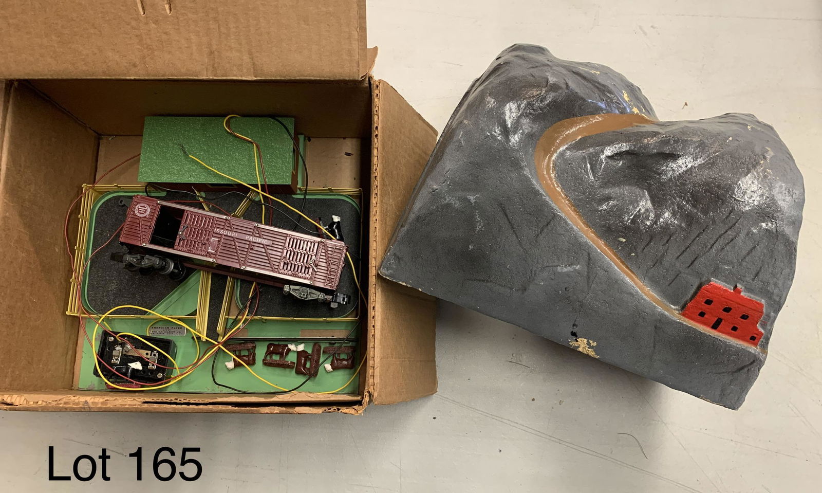 Vintage American Flyer Farm Set, Tunnel and Cattle Car (1 of 15)