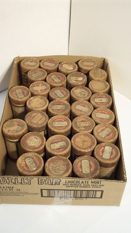 LOT OF 28 EDISON CYLINDER RECORDS +: 25 1905 Gold Moulded records, 3 1908 records plus 2 Columbia records. All show their age (see photos). Unable to test.