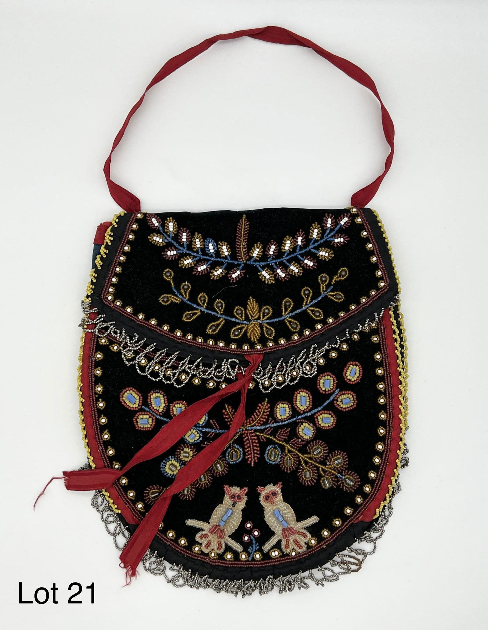 Iroquois Beadwork Carrying Bag (1 of 6)