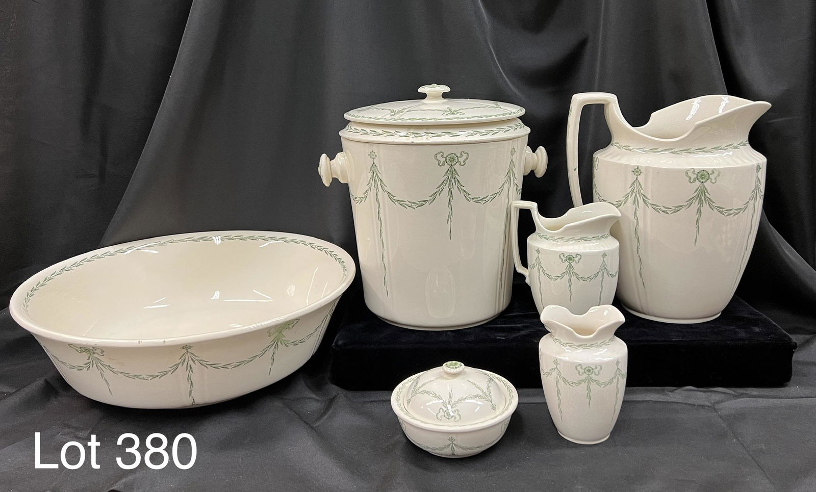 Minton's Victorian Bathroom Set (1 of 6)