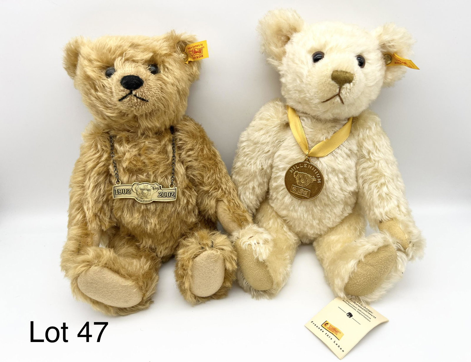 Pair of Steiff Mohair Commemorative Teddy Bears (1 of 7)