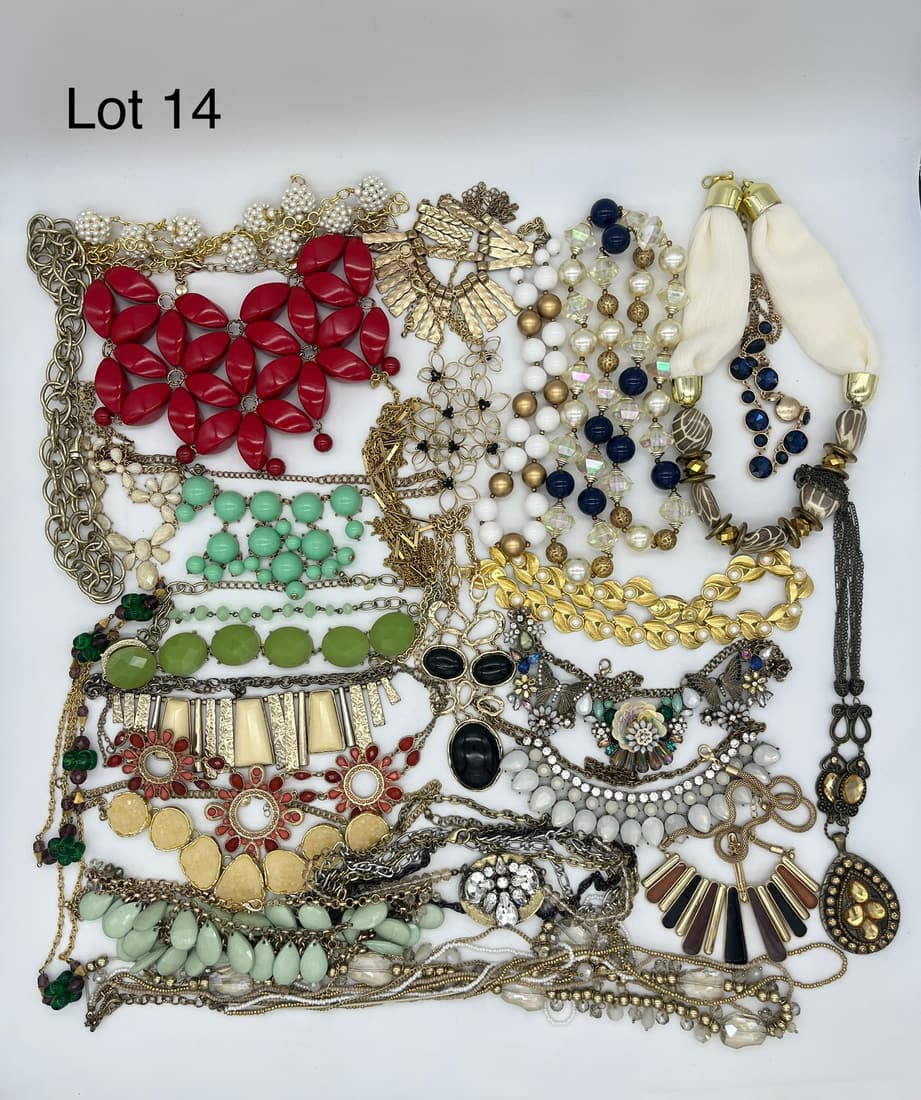 Selection of Costume Jewelry Statement Necklaces (1 of 7)