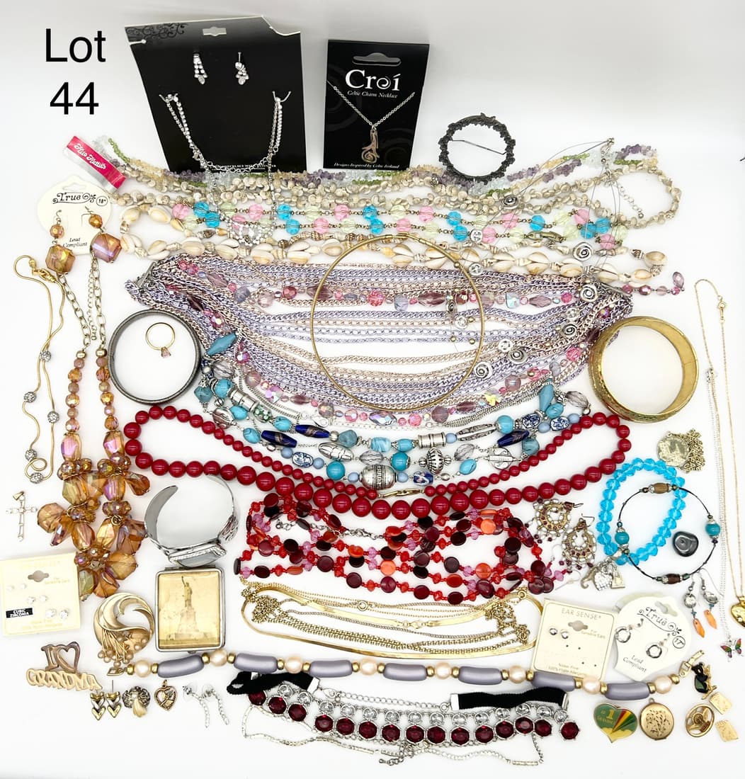 Mixed Variety of Costume Jewelry (1 of 9)