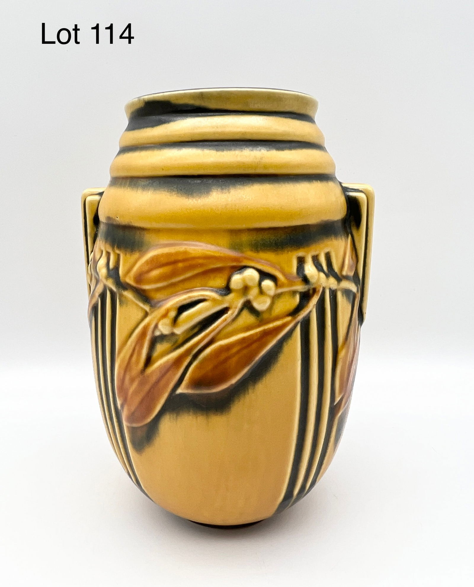 1934 Roseville Yellow Laurel Vase #670 (1 of 6)