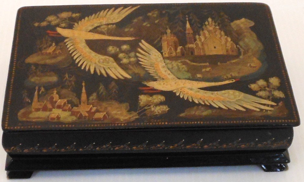 Russian North Kholuy Lacquer Box: 1 1/2" tall X 6" wide X 4" deep, hand painted hinged lidded Russian lacquer trinket box, decorated with birds and Kizhsky Pogost The Wooden Church, Marked: n. Xoayu Cebep Cypkoba, also hand written la