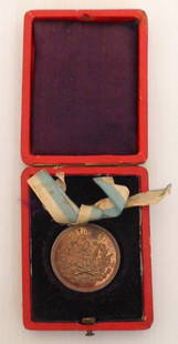 German Veterans Association Badge: Round badge with ribbon and pin, reads: veteran & krieger verein für 10 jährige mitgliedschaft Ludwigsvorstadt Munchen, meaning veterans and warriors club for 10 years of membership