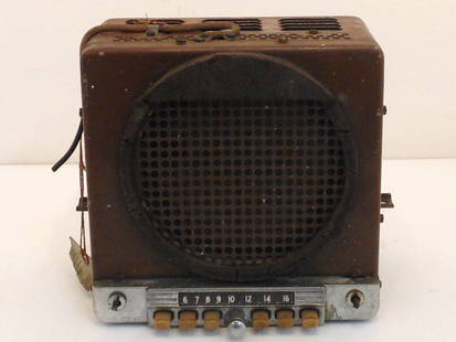 Vintage Packard Motor Car Company Radio: 9" tall x 11" wide X 6 3/4" deep, Packard Motor Car Company Radio, PA 382042, looks to be complete, untested, great condition.