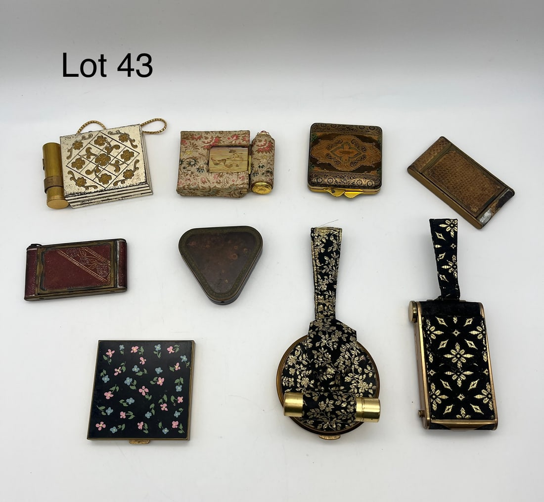 Variety of Vintage Compacts (1 of 10)