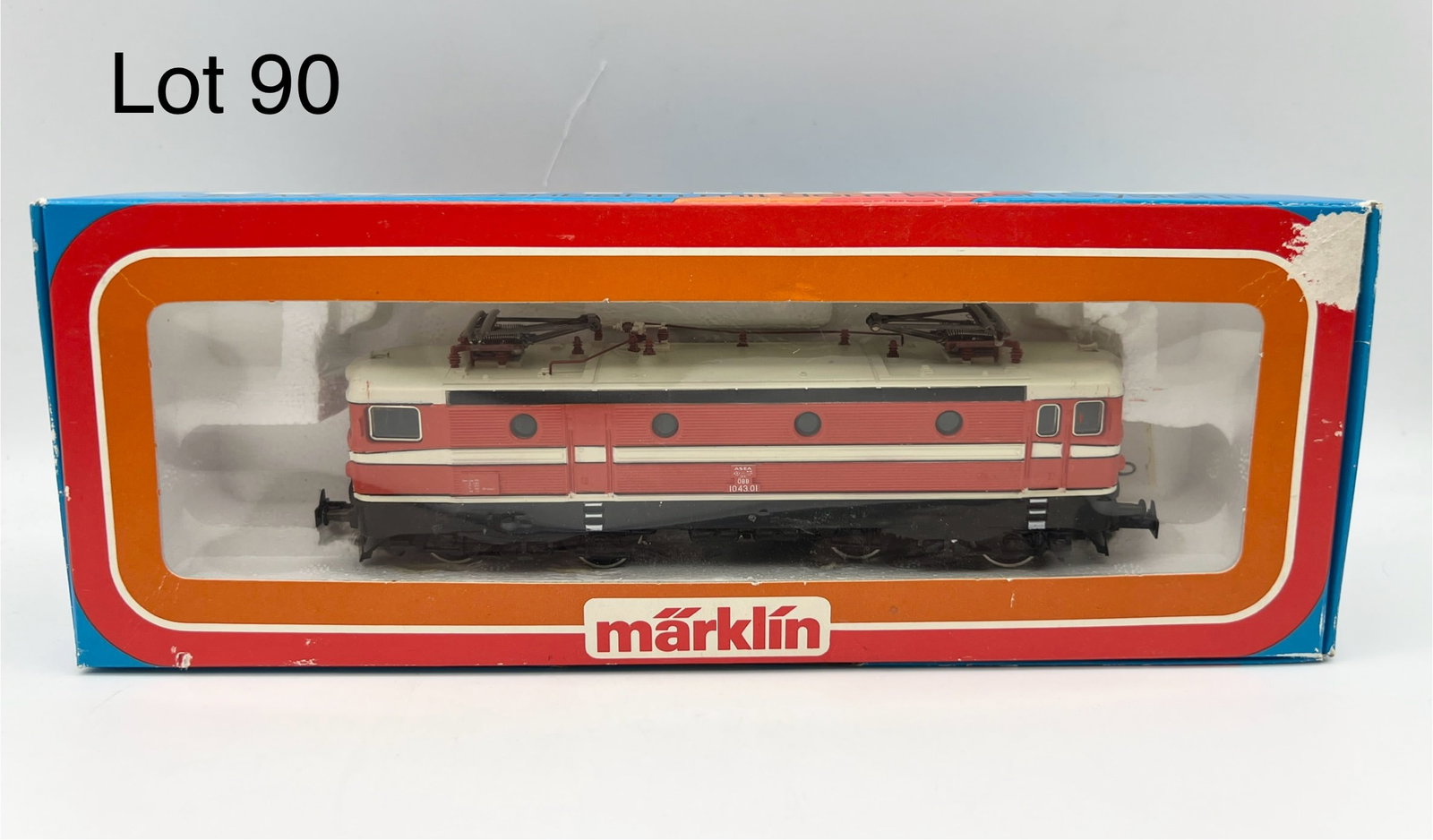 Marklin HO ASEA OBB 1043.01 Locomotive #3041: Marklin HO ASEA OBB 1043.01 locomotive. No. 3041. In original box that measures 10 1/2" x 3 3/4" x 2". *notes- minor wear to boxes.