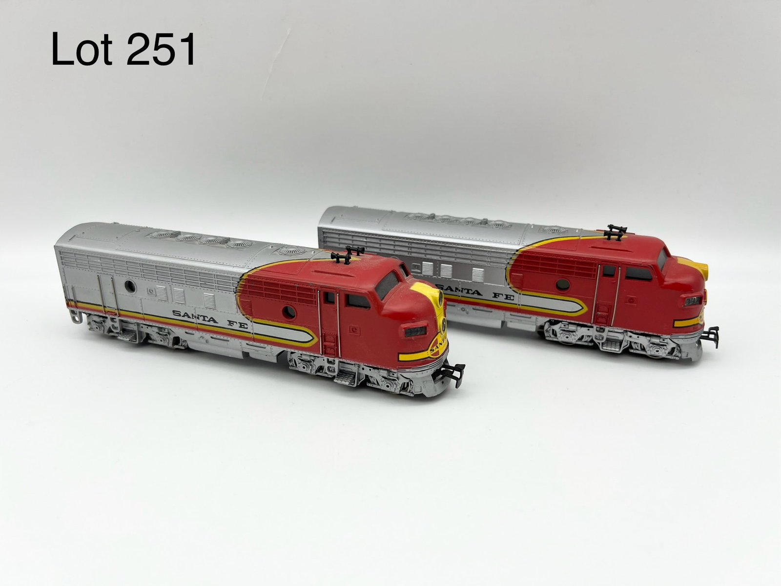 Duo of Marklin HO Santa Fe Diesel Locomotive Engines (1 of 6)