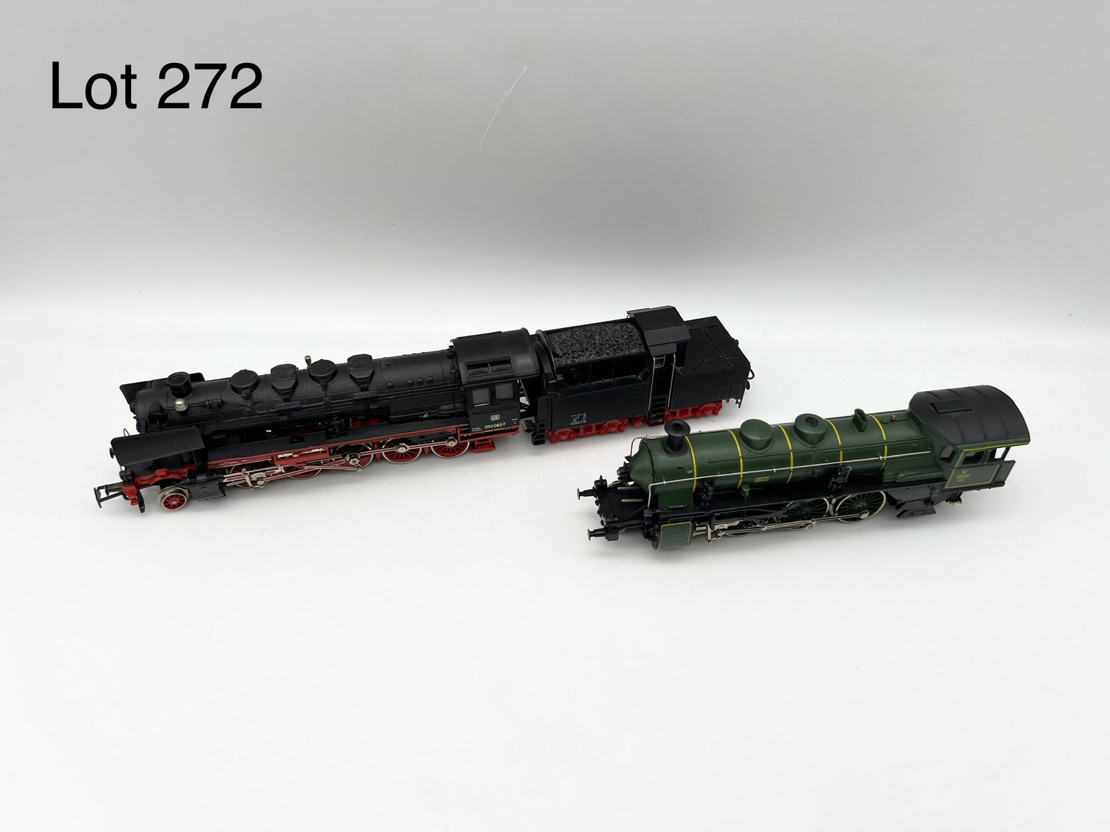 Duo of Marklin HO Locomotives: Lot of two Marklin HO locomotives. Includes a DB 38 1807 steam locomotive #8398 with tender and steam locomotive #3673. All untested. Made in Germany. Locomotives are 6" long. *notes- minor wear.