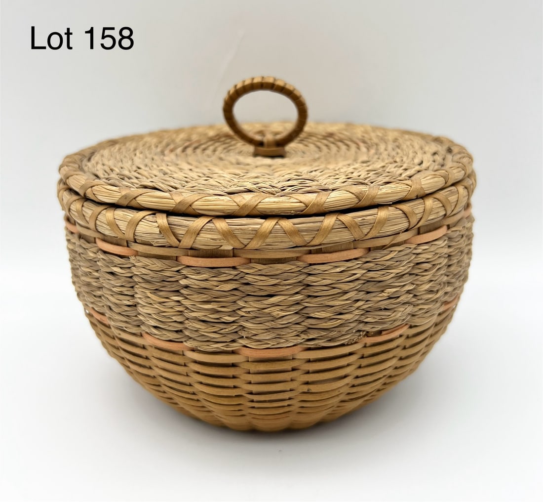 Antique Eastern Woodlands Ash Splint Basket: An antique Eastern Woodlands Indian ash splint and sweetgrass lidded basket with ring finial. 5 1/2" x 3 1/2" *notes- A-1 condition.