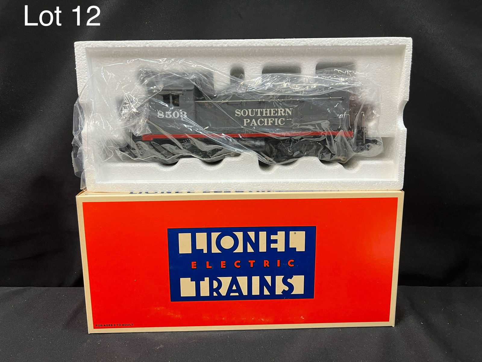 Lionel O-Gauge Southern Pacific Diesel Switcher (6-18503) (1 of 4)