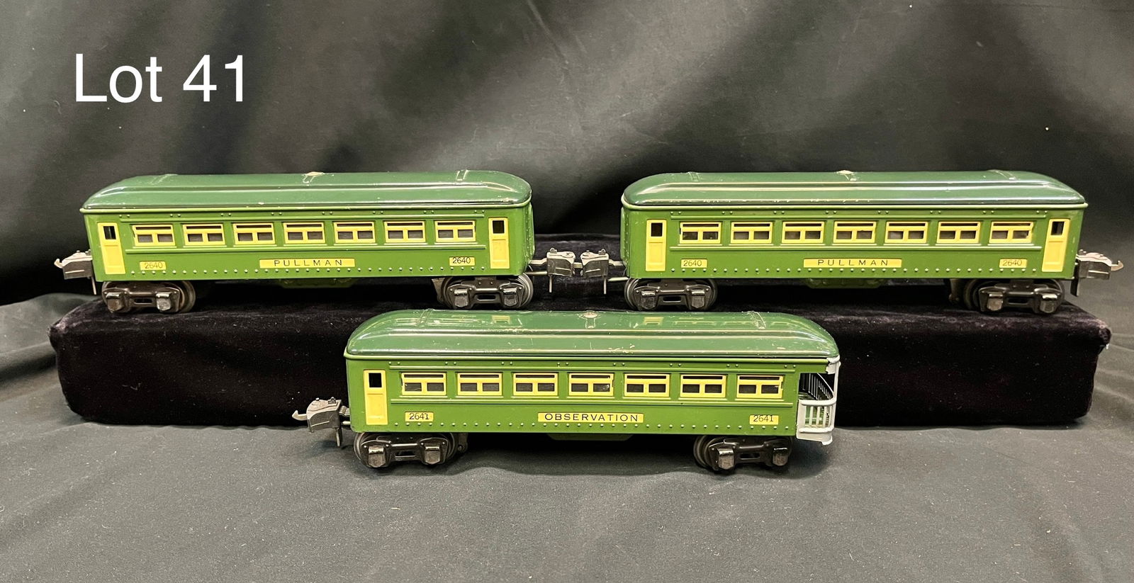 Set of Prewar Lionel O-Gauge Pullman Passenger Cars, 2640 and 2641 (1 of 9)