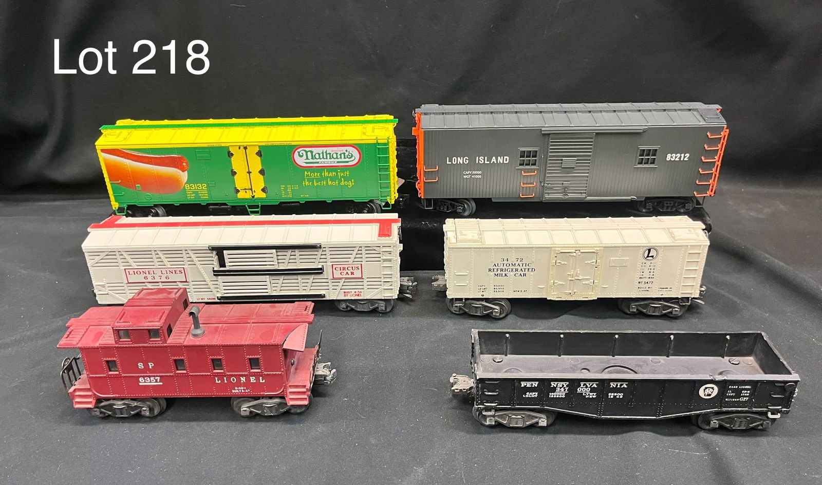 Lot of Vintage Lionel O-Gauge Model Train Cars (1 of 10)
