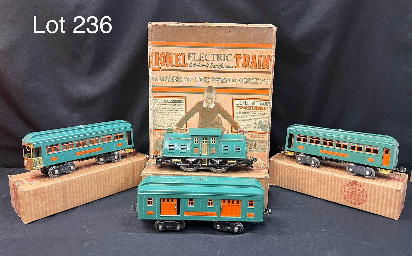 Pre-War Lionel Trains Outfit 352 Train Set in Peacock Blue With Original Boxes: A pre-war Lionel Trains Standard Track outfit no. 352 train set in peacock blue. Comes with original box and boxes for each individual car. Includes Locomotive #10, Observation #341, Pullman #339 and