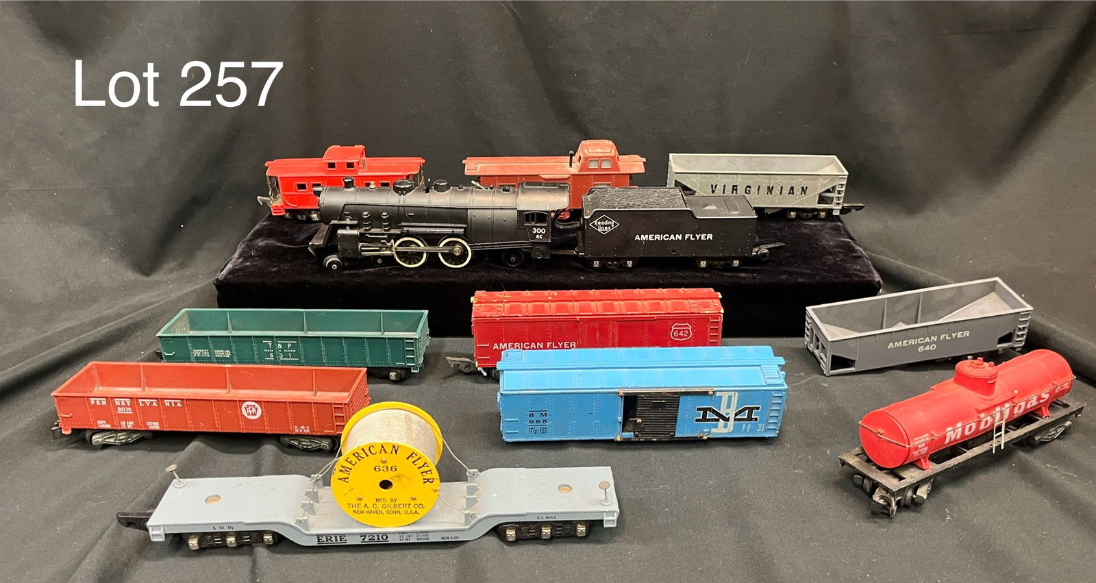 Vintage American Flyer S-Gauge Train Set with 300AC Locomotive & Tender with Cars (1 of 17)