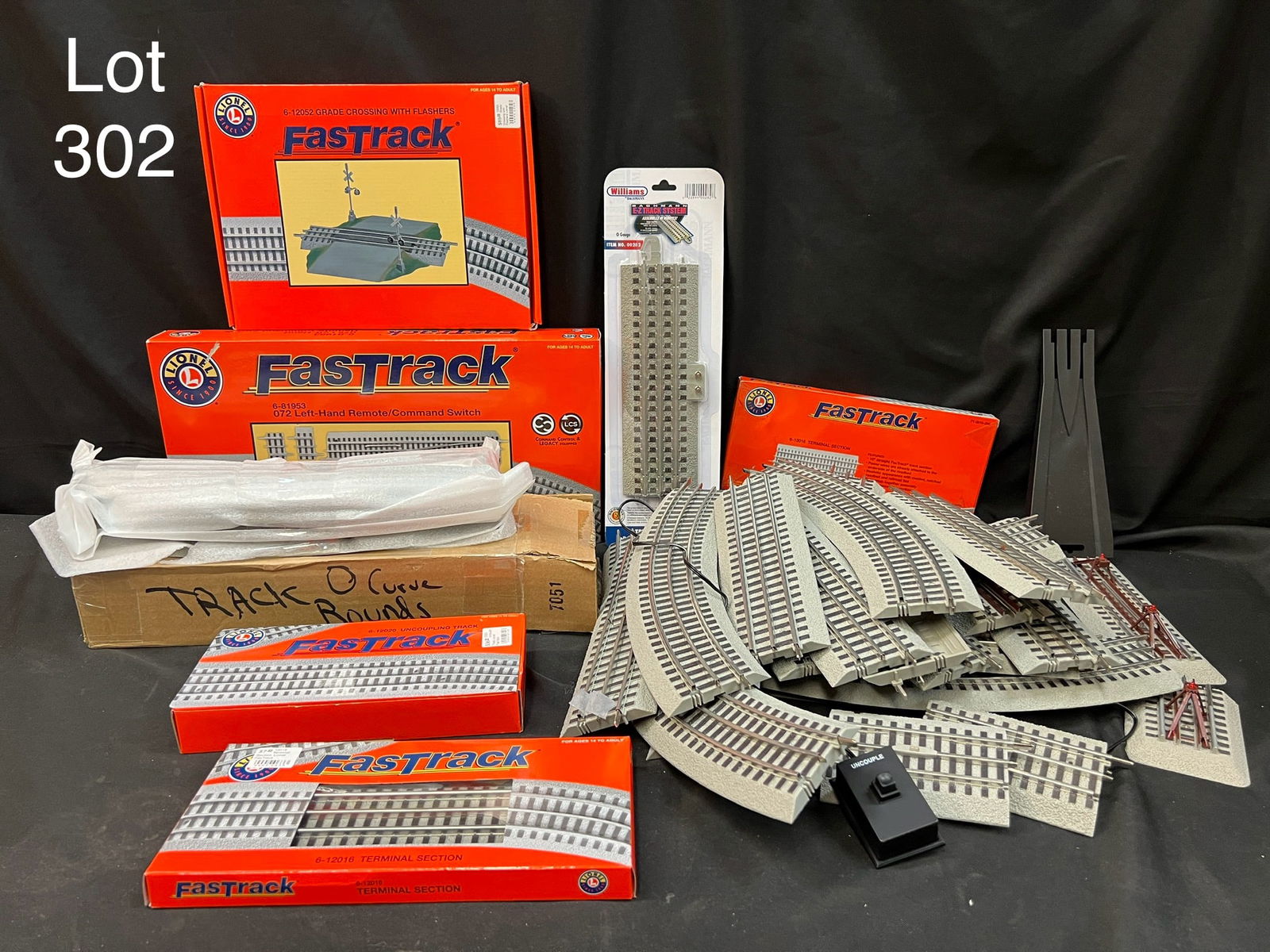 Selection of Lionel Fastrack Model Train Tracks (1 of 10)