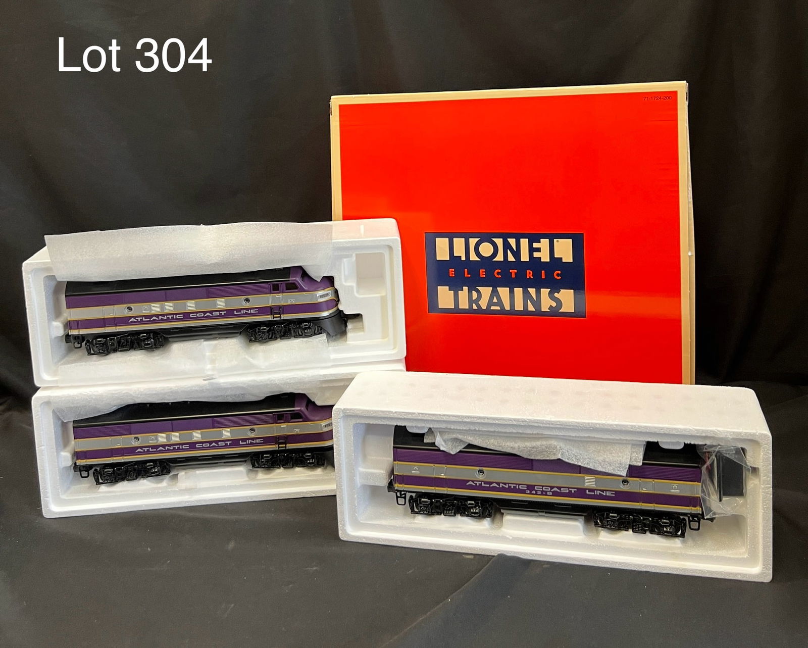 Lionel Trains O-Gauge Atlantic Coast Line F3 A-B-A Diesel Locomotive Set (1 of 6)