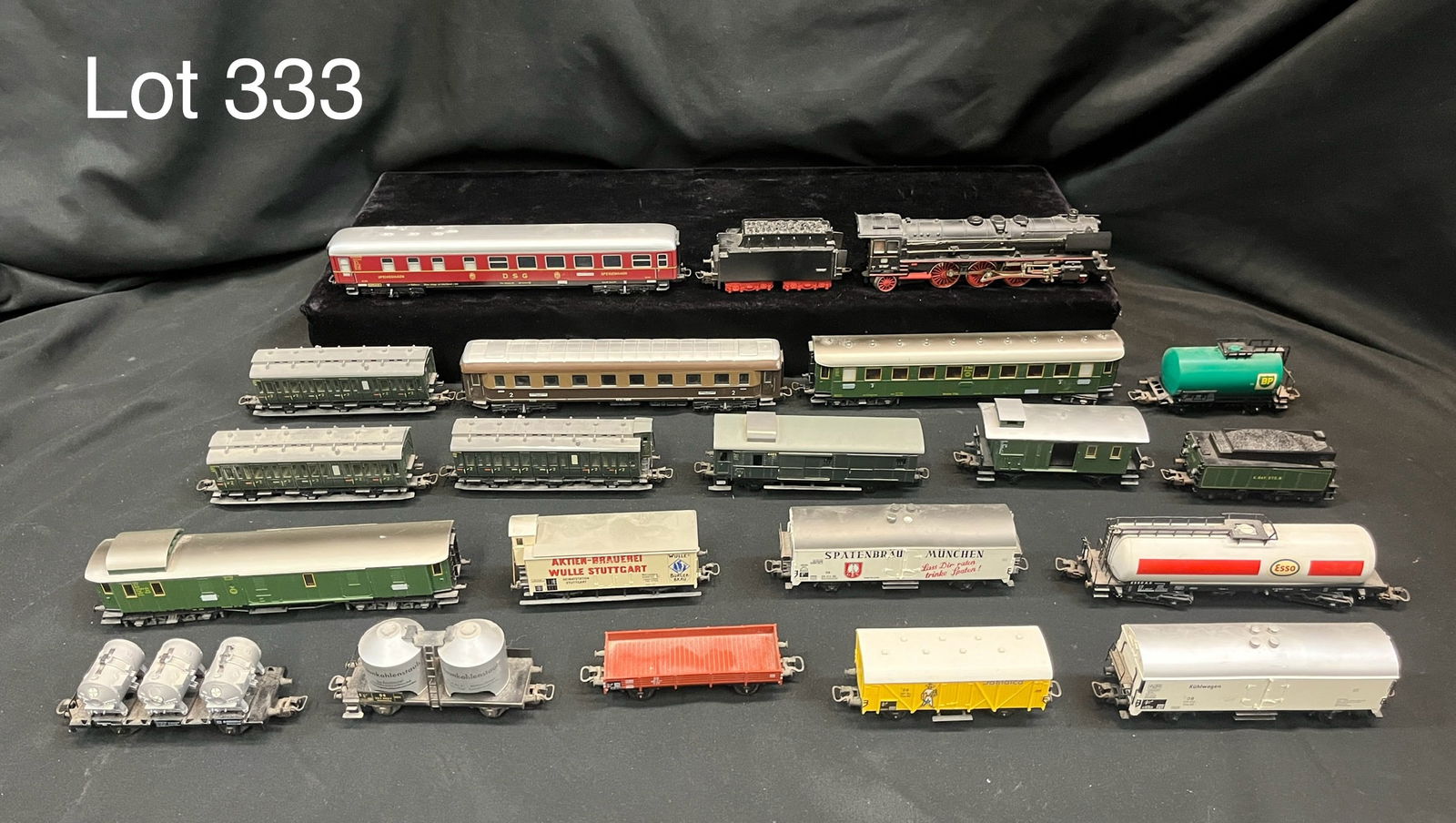 Collection of Marklin HO Scale Train w/ Cars (1 of 17)