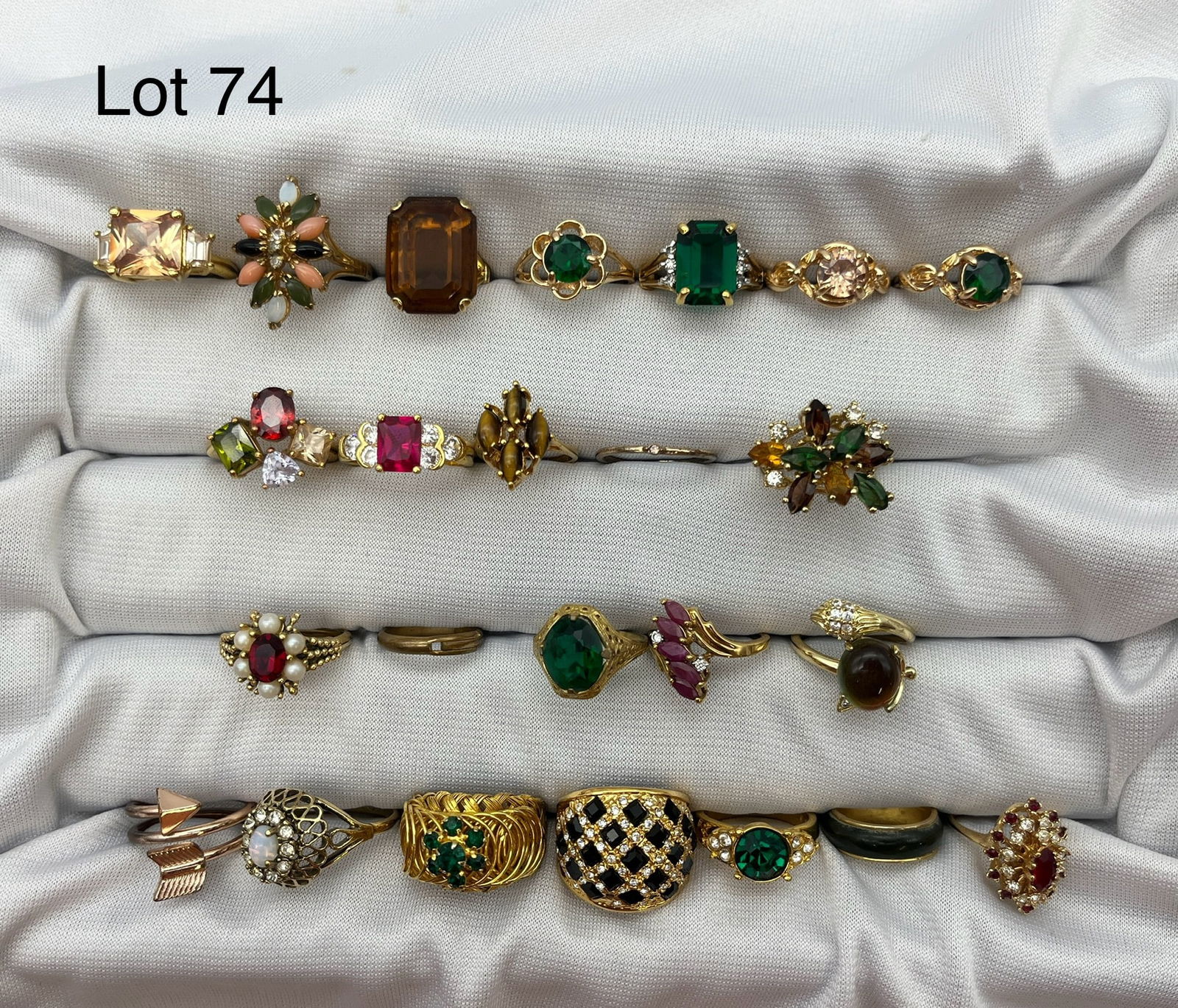 Costume Jewelry Rings in Gold Tones (1 of 5)