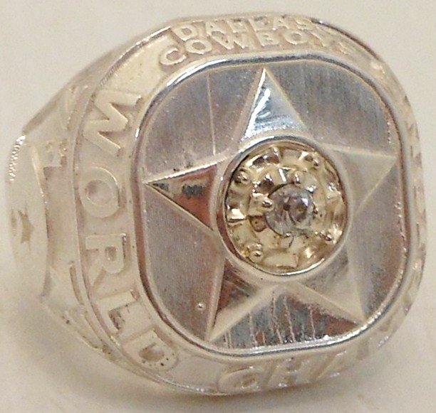 1971-72 Dallas Cowboys Sterling Super Bowl Ring: Cowboys Super Bowl VI sterling silver ring with a flawless hand cut diamond in the center. Sixe 10 1/2. 2.03 Troy Ozs.