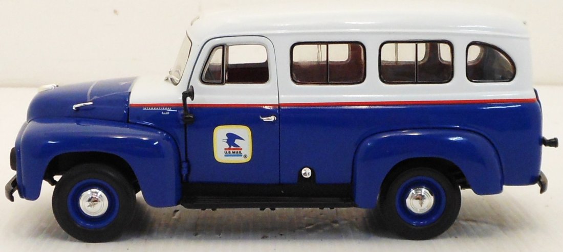 First Gear Die Cast 1953 International Travelall US Mai: 7 3/4" long X 3" wide X 3 1/8" tall, 1/25 Scale Die Cast 1953 International Travelall US mail delivery truck, side-opening hood with full engine detail, poseable front wheels, opening cab doors with i
