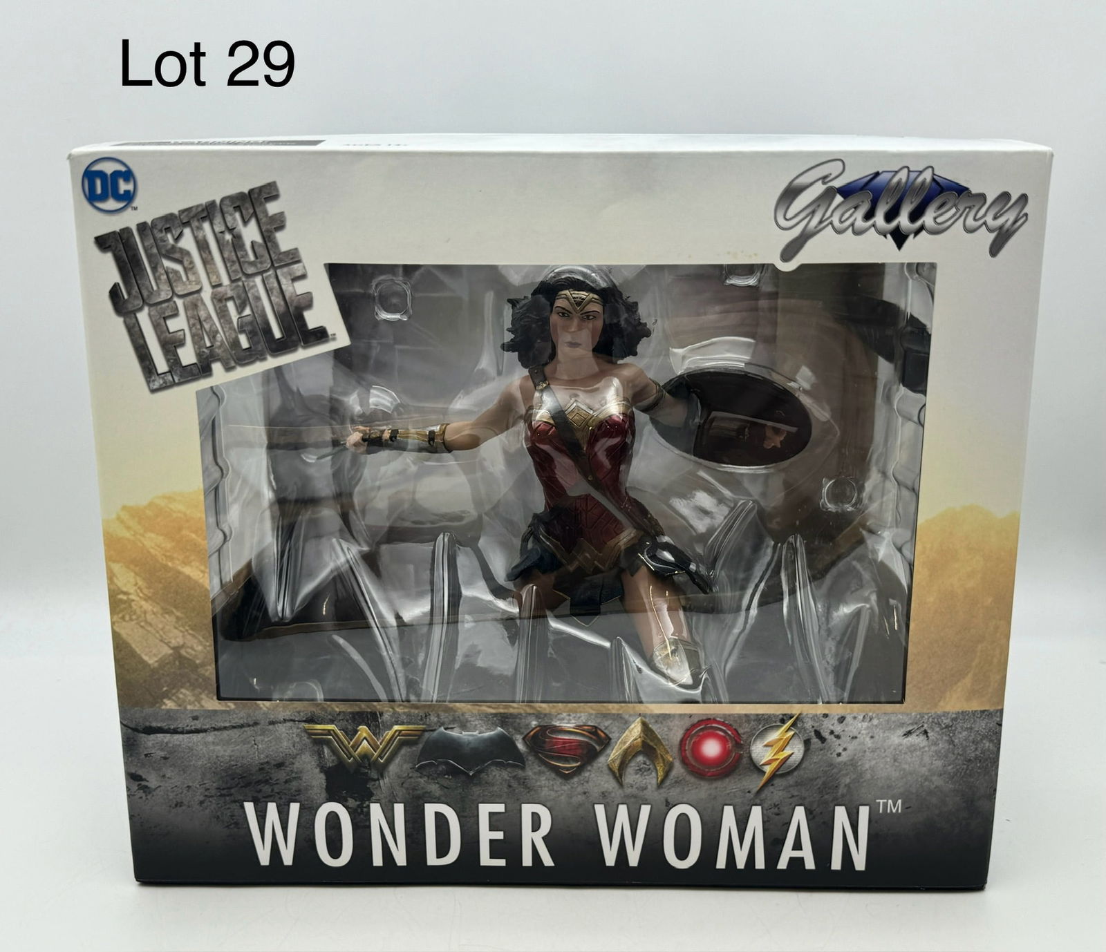 Diamond Select Justice League Wonder Woman Gallery Statue (1 of 8)