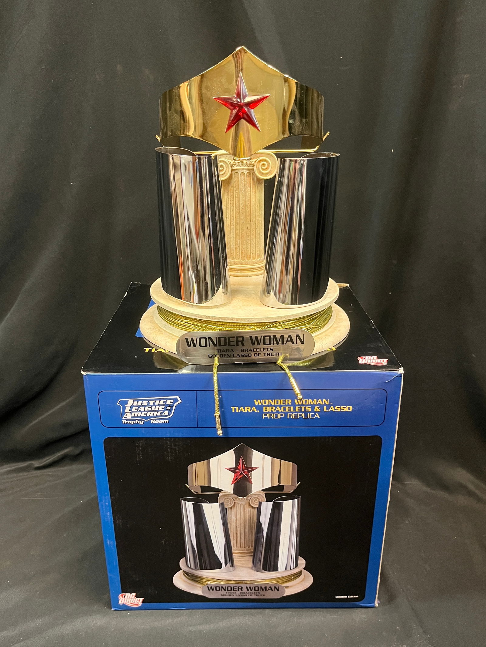 Limited JLA Trophy Room Wonder Woman Tiara, Bracelets, and Lasso (1 of 11)