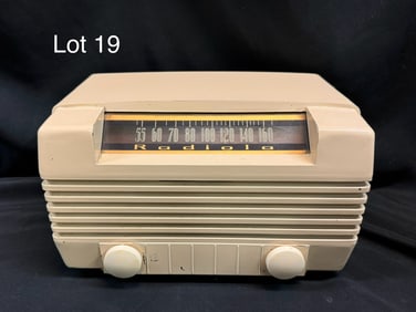 1947 Radiola 61-9 Tube Table Radio