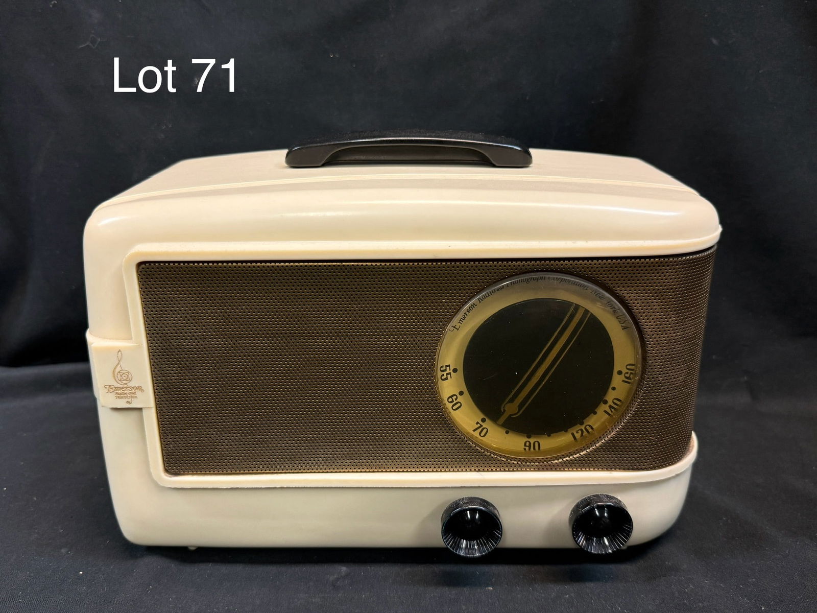 1947 Emerson 543 Tube Table Radio (1 of 7)