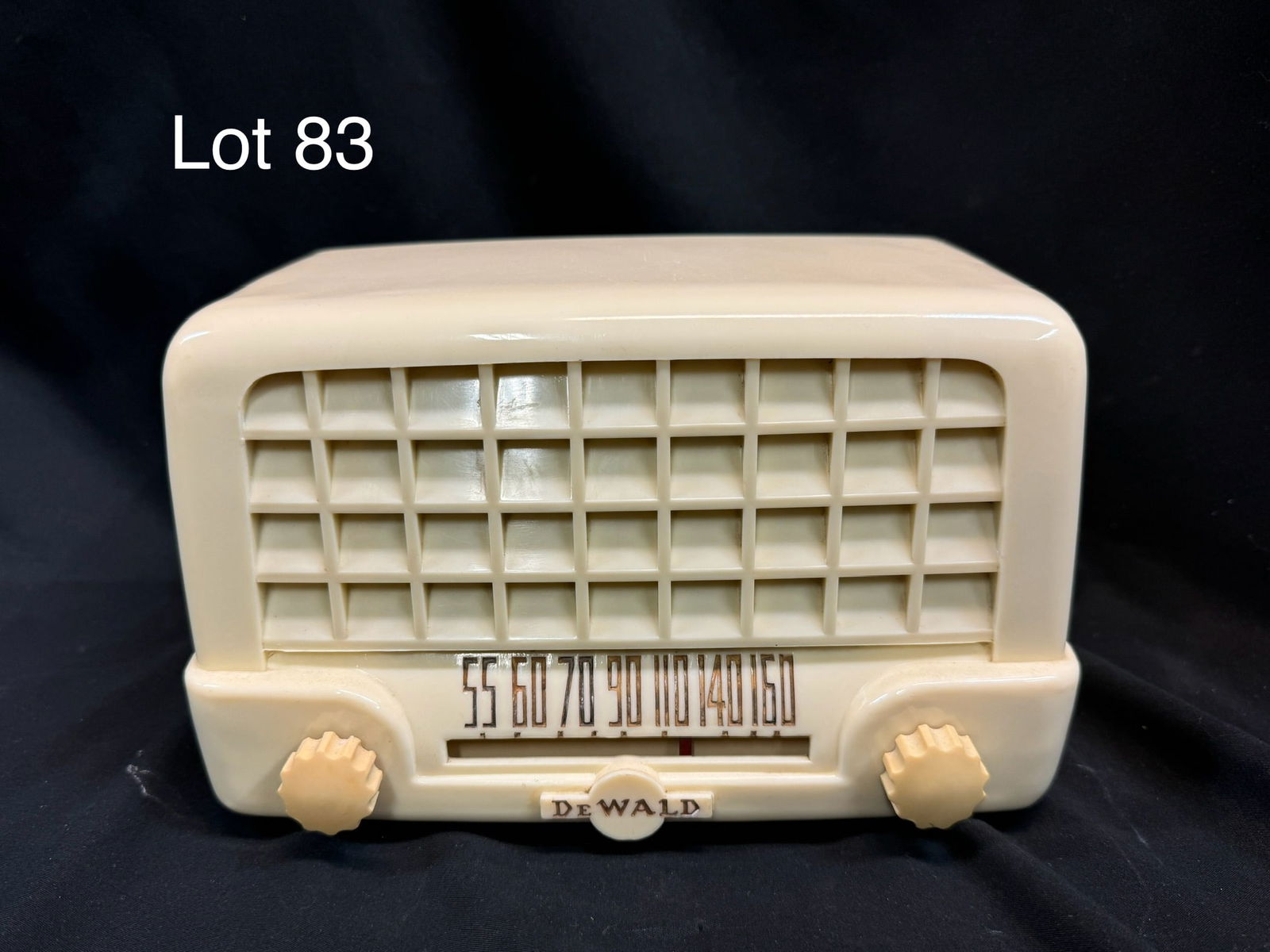 1948 DeWald B-506 Tube Table Radio (1 of 6)