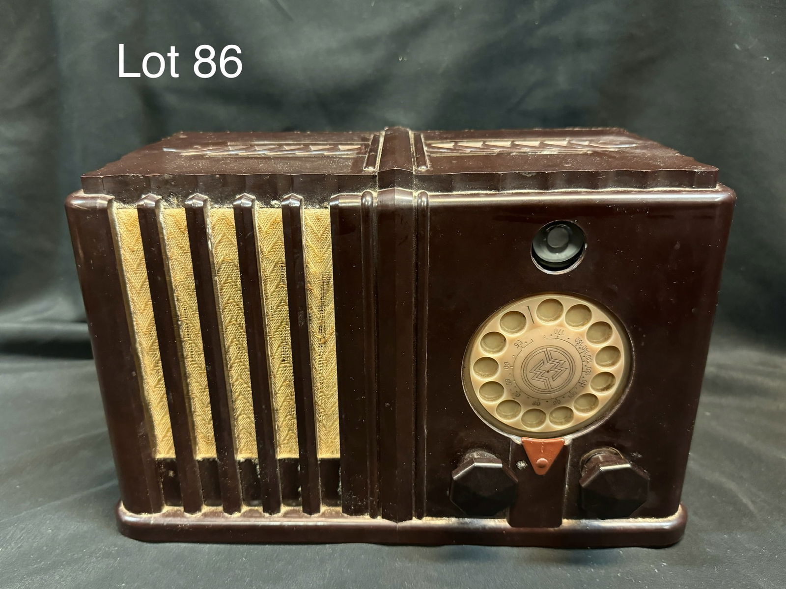 1938 Airline 62-606 Tube Table Radio (1 of 10)