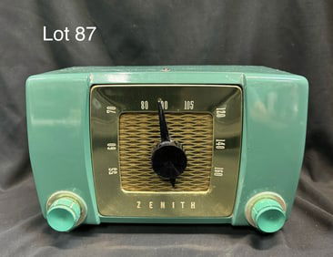 Zenith H615 Tube Table Radio