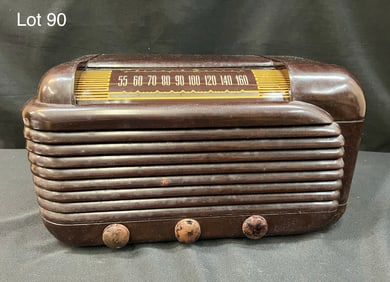 1949 Stewart Warner B61T2 "Ferrodyne" Tube Radio