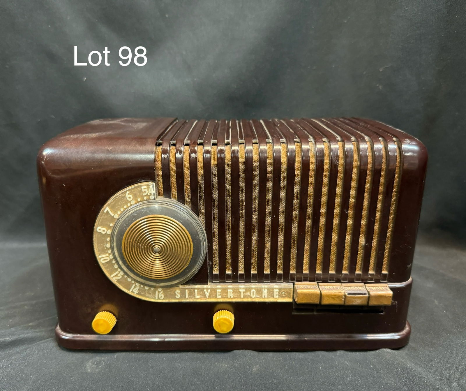 1940 Silvertone 3351 'The Commentator' Tube Table Radio (1 of 8)