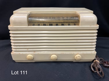 1947 Truetone D2718 Stratoscope Tube Radio