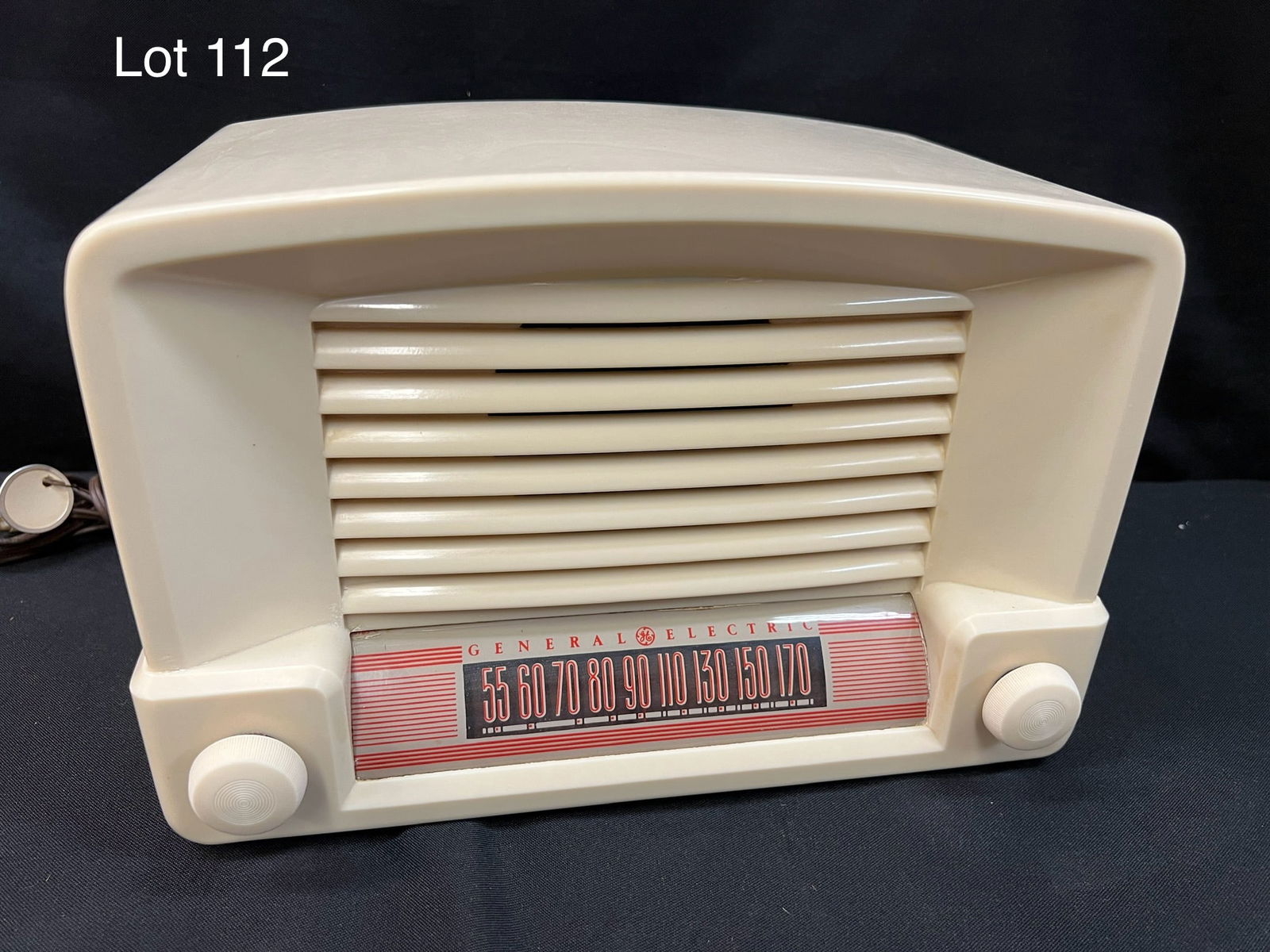 1946 General Electric 114W Tube Radio (1 of 4)