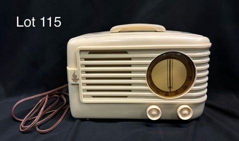 1949 Emerson 581A Tube Table Radio