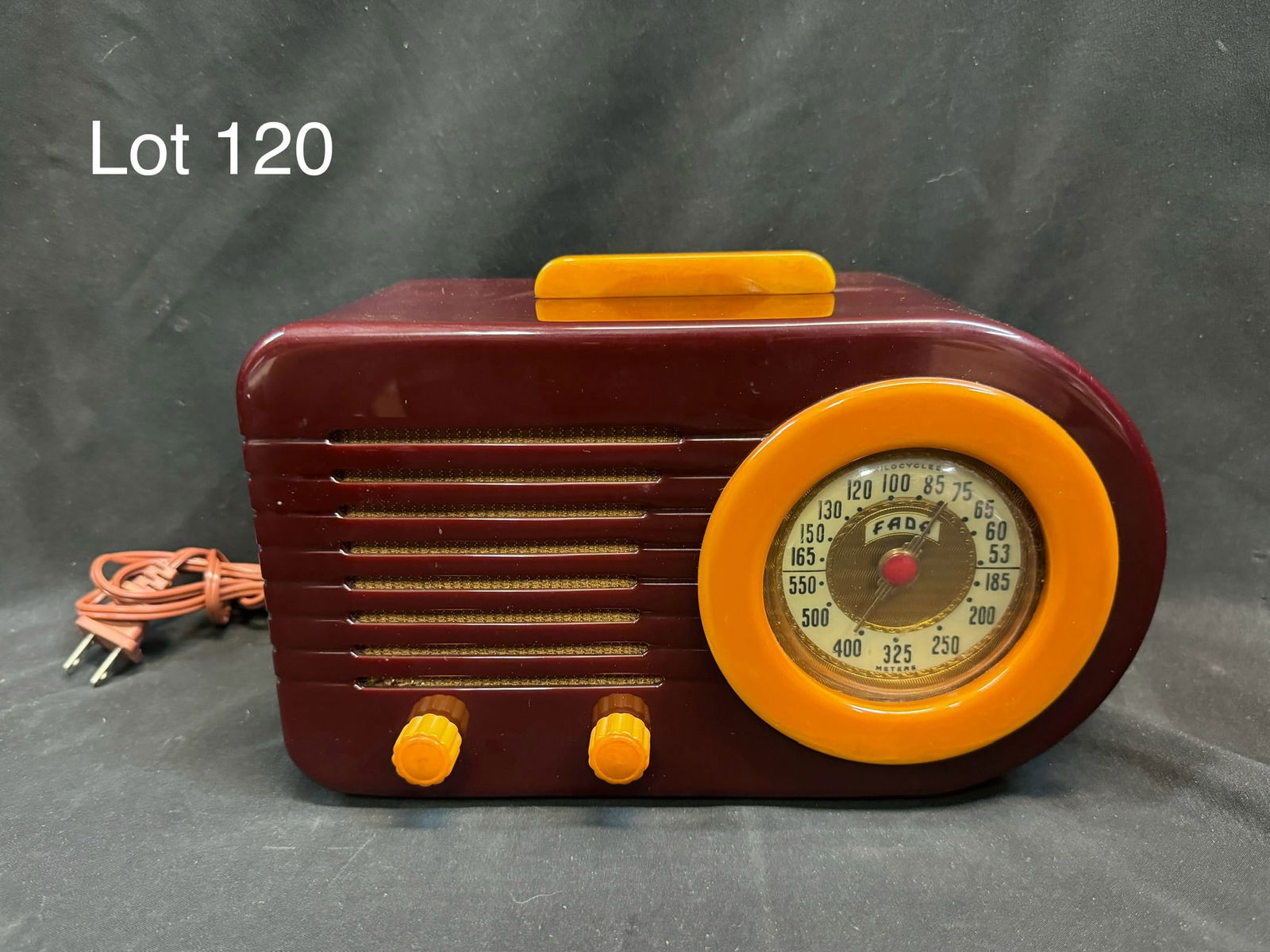 1945 Fada Model 1000 Catalin 'Bullet' Radio (1 of 6)