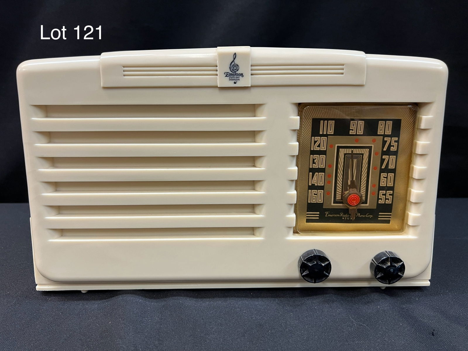 1941 Emerson 414 Tube Radio (1 of 6)
