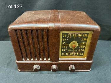 1940 RCA 46X11 Tube Radio