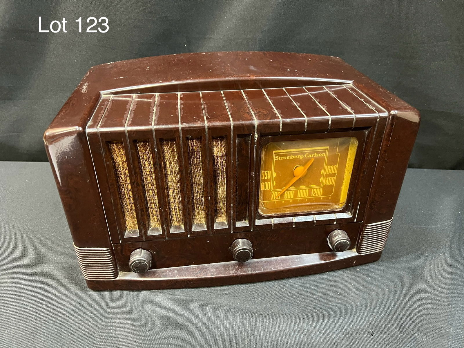 1941 Stromberg-Carlson 1001-H Tube Radio (1 of 5)