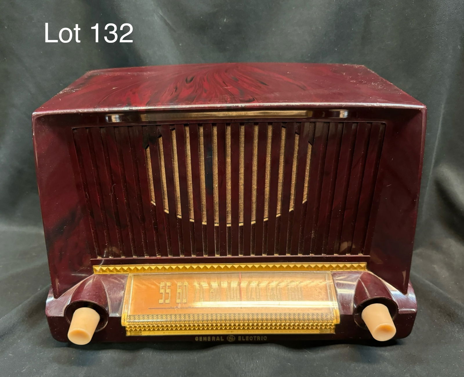 1951 General Electric 422 Tube Table Radio (1 of 8)