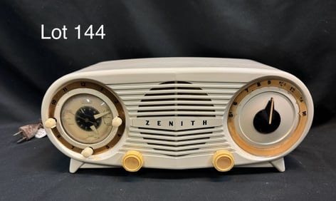 1952 Zenith J-514 Tube Clock Radio