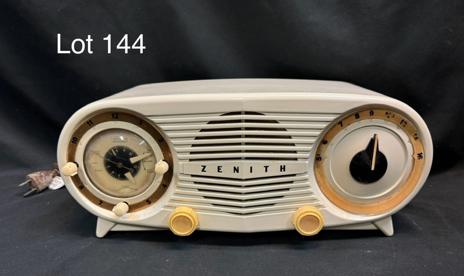 1952 Zenith J-514 Tube Clock Radio (1 of 9)