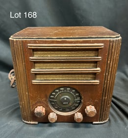 1930s Arvin 518 'Phantom Baby' Tombstone Tube Radio