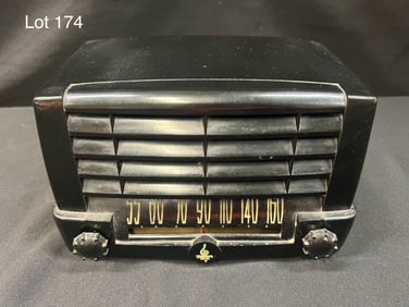1947 Emerson 547A Bakelite Tube Radio