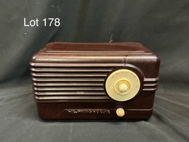 1939 Westinghouse WR-166AW Tube Table Radio